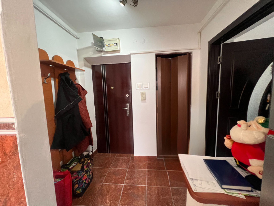 Apartament 3 camere, semidecomandat, 68.40 mp, Brazda lui Novac, zona Garii