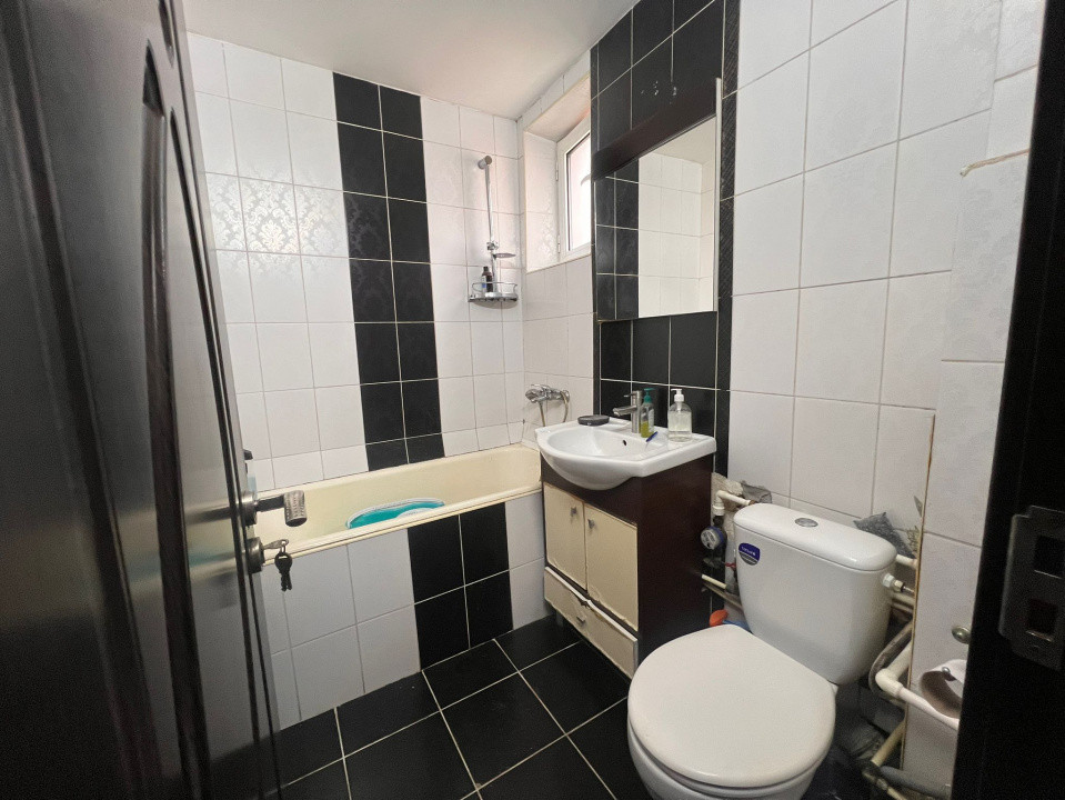 Apartament 3 camere, semidecomandat, 68.40 mp, Brazda lui Novac, zona Garii