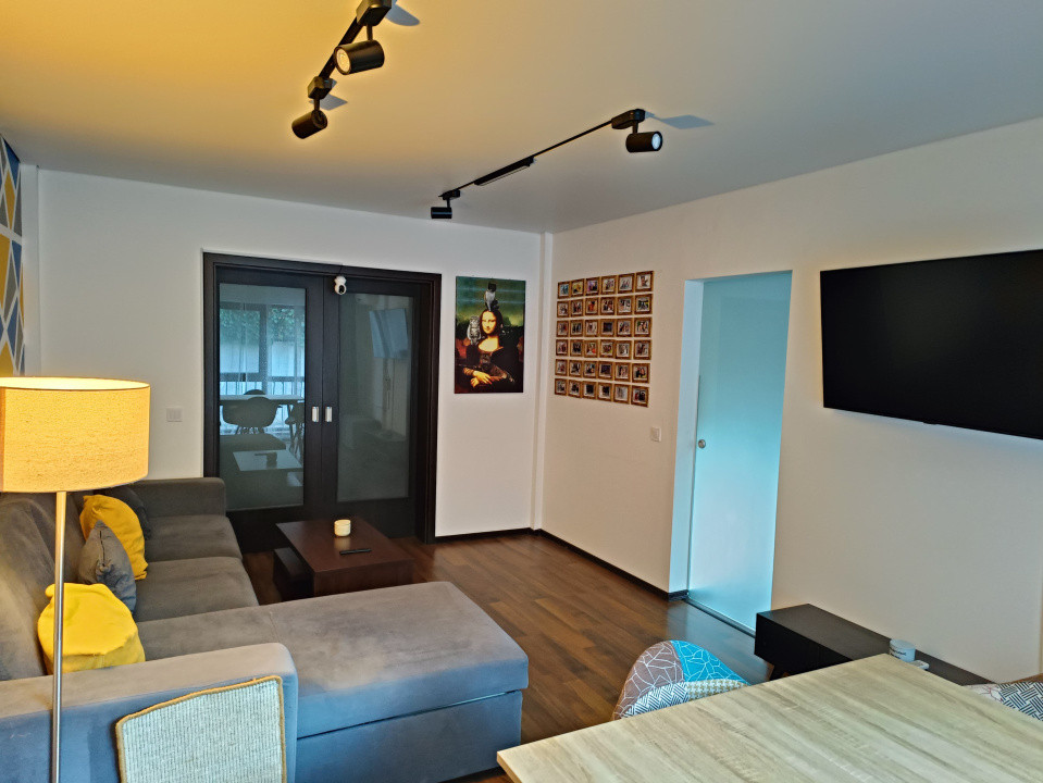 Apartament 3 camere – mobilat, utilat, modern, parter înalt – loc parcare inclus