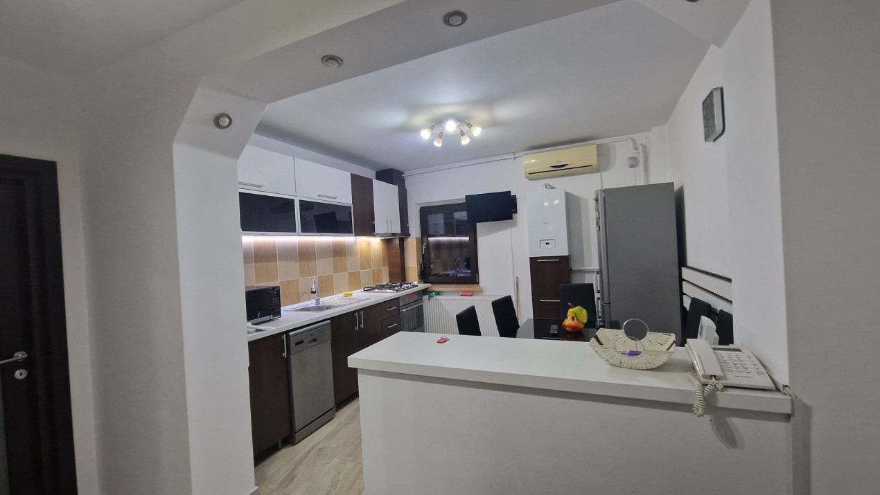 Apartament 3 camere, decomandat, 80mp, Cornitoiu, zona Liceul George Bibescu