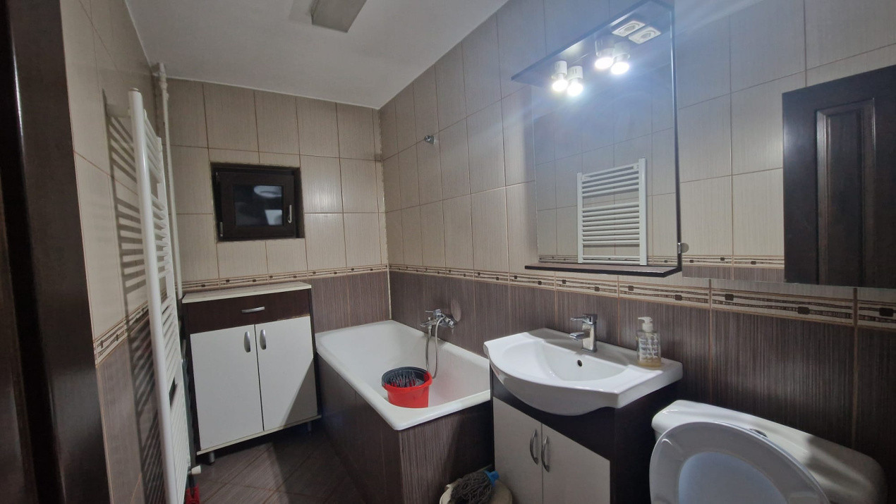 Apartament 3 camere, decomandat, 80mp, Cornitoiu, zona Liceul George Bibescu