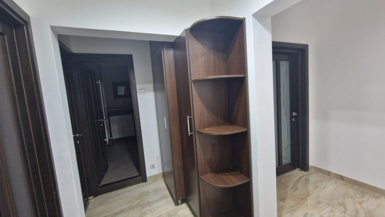 Apartament 3 camere, decomandat, 80mp, Cornitoiu, zona Liceul George Bibescu