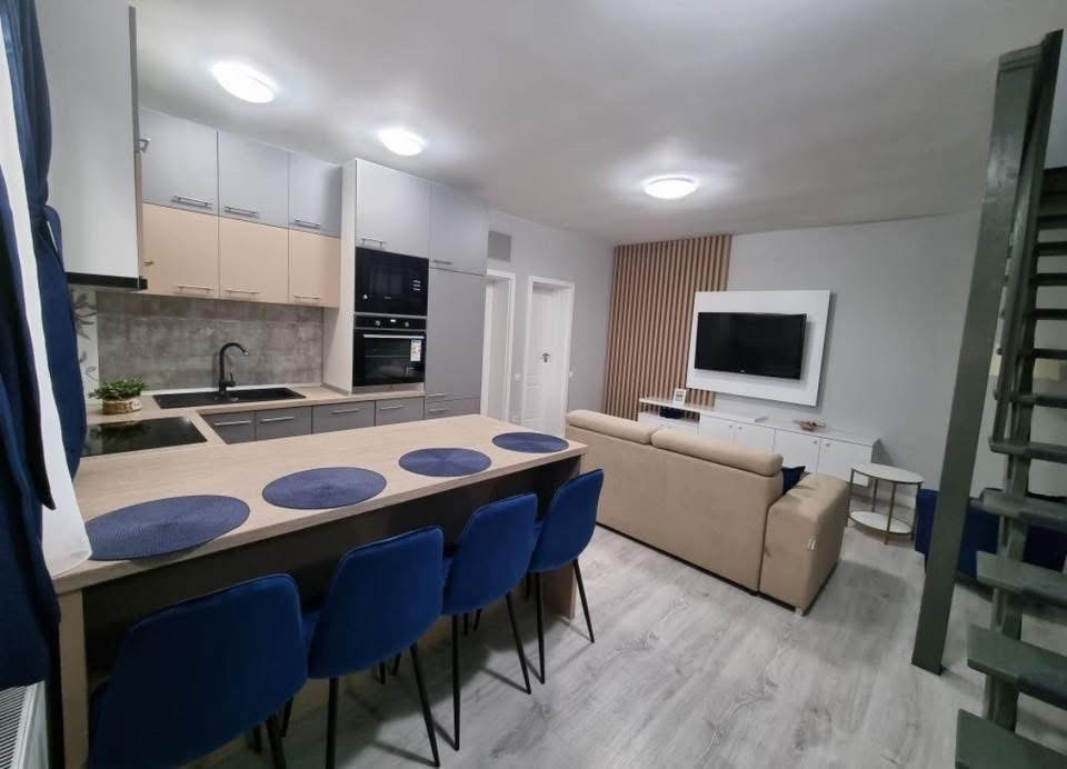 Apartament 3 camere de inchiriat 