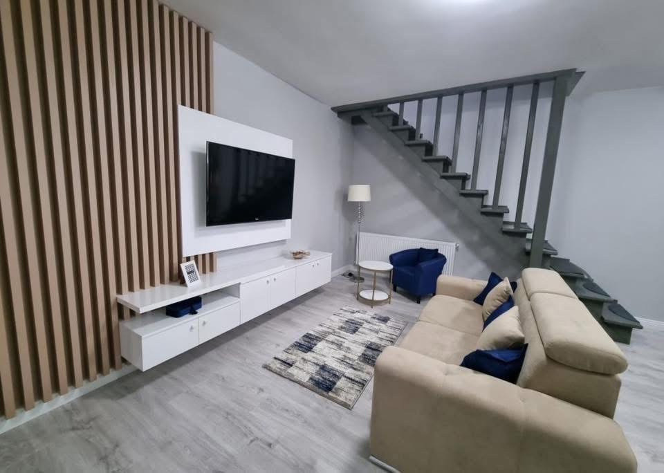 Apartament 3 camere de inchiriat 