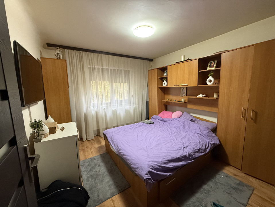 Apartament 3 camere, decomandat, 66.8 mp, Craiovita Noua, zona Niela 