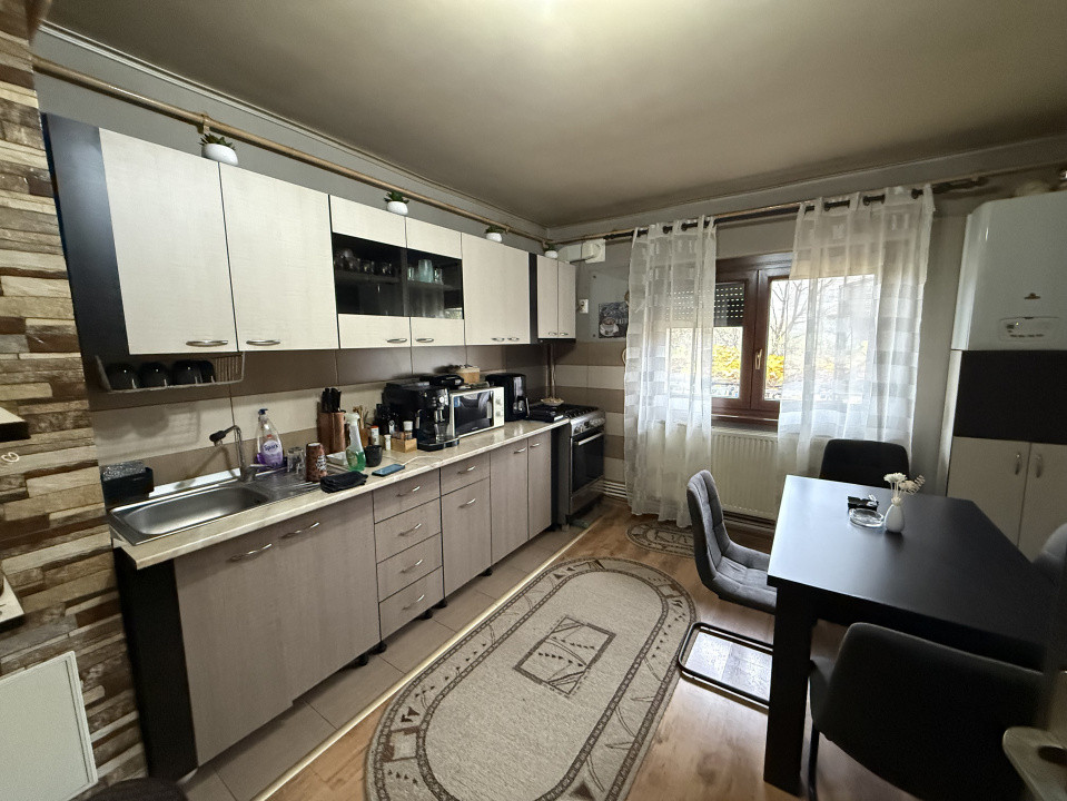 Apartament 3 camere, decomandat, 66.8 mp, Craiovita Noua, zona Niela 