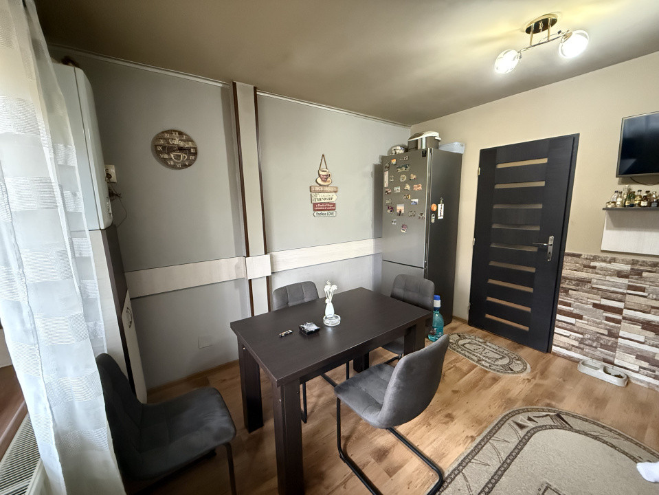 Apartament 3 camere, decomandat, 66.8 mp, Craiovita Noua, zona Niela 
