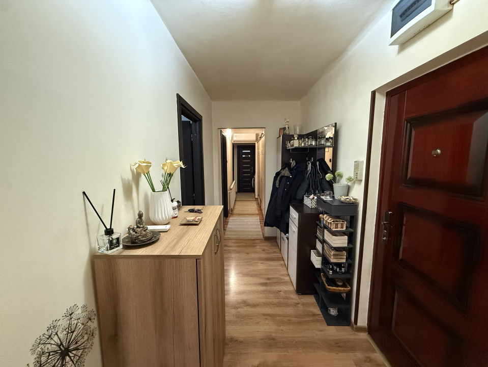 Apartament 3 camere, decomandat, 66.8 mp, Craiovita Noua, zona Niela 