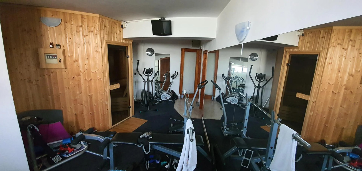 Vila, 3000 mp, 380 mp utili, sauna, sala de sport, 5 camere, central.