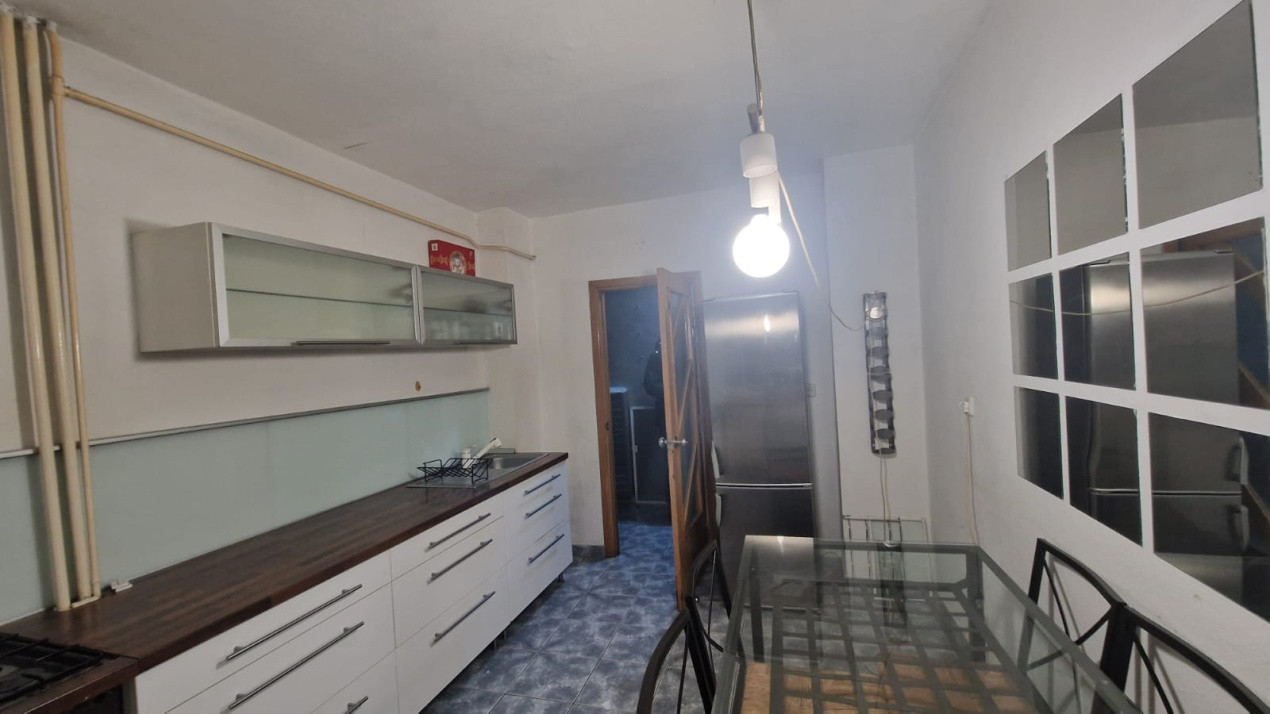 Apartament 3 camere, decomandat, 70mp, Calea Bucuresti, zona Electroputere