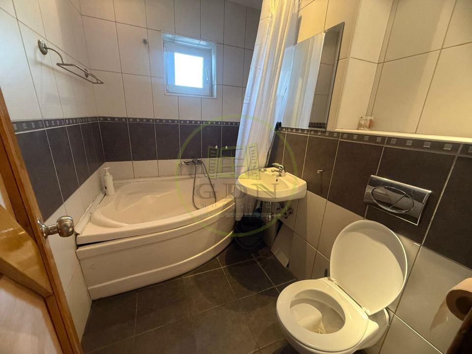 Apartament 3 camere, decomandat, 70mp, Calea Bucuresti, zona Electroputere