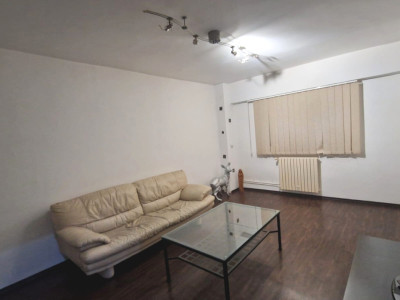 Apartament 3 camere, decomandat, 70mp, Calea Bucuresti, zona Electroputere