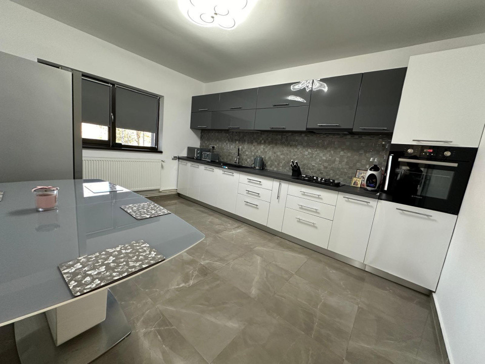 Casa P+M, 1000 mp teren, 178,97 mp, Carcea