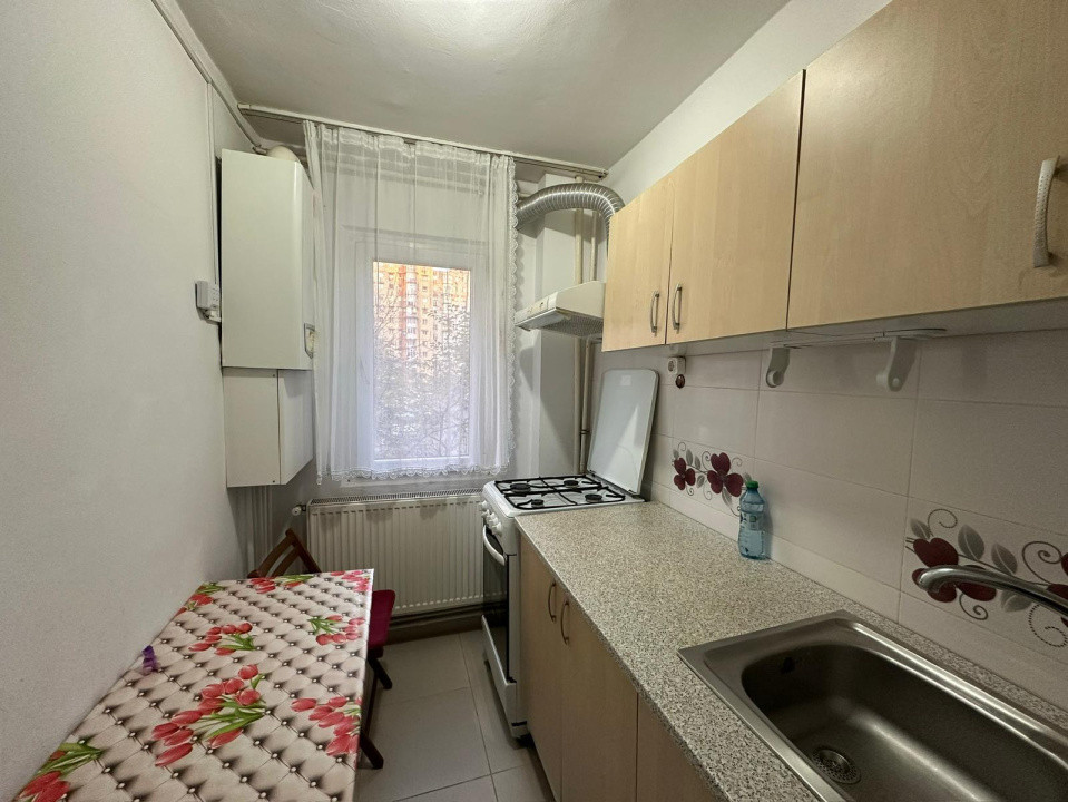 Apartament doua camere, 43mp, cartier Craiovita Noua, zona Niela