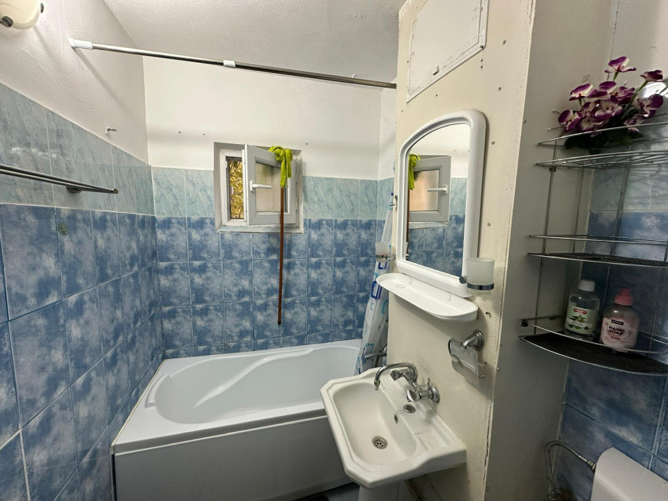 Apartament doua camere, 43mp, cartier Craiovita Noua, zona Niela