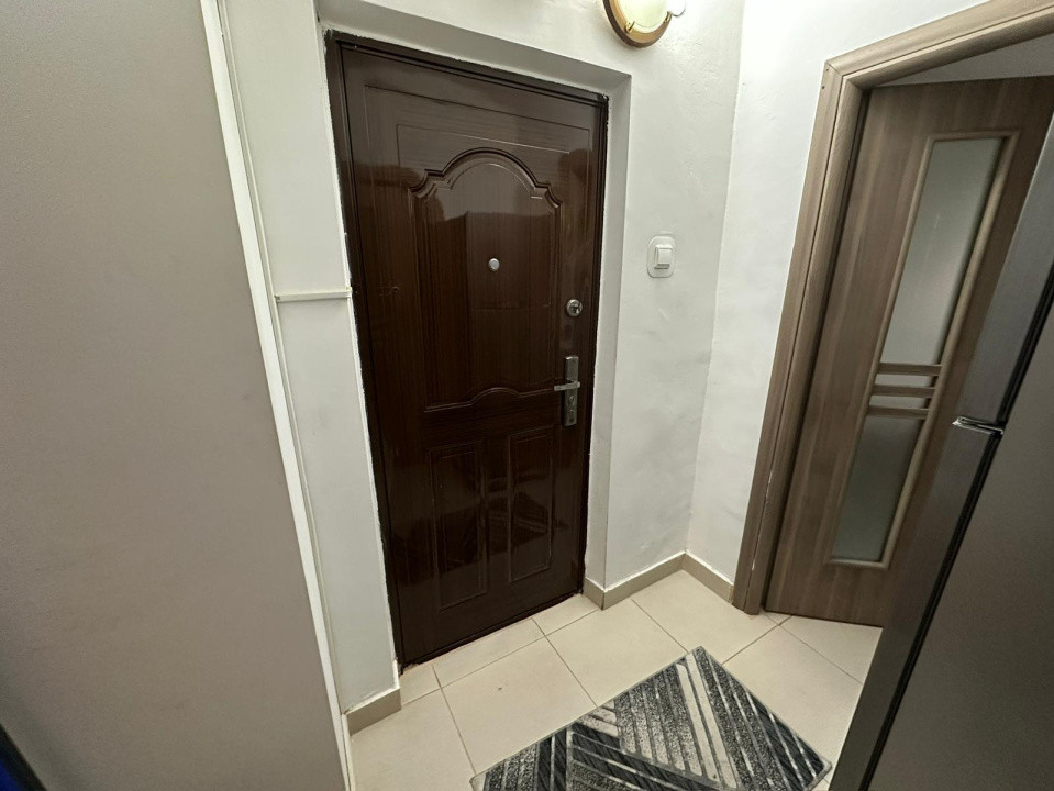 Apartament doua camere, 43mp, cartier Craiovita Noua, zona Niela