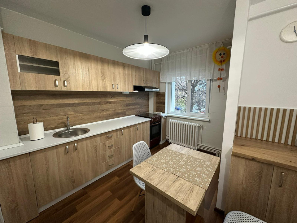 Apartament doua camere, 54mp, cartier 1 Mai, zona Sala Polivalenta 