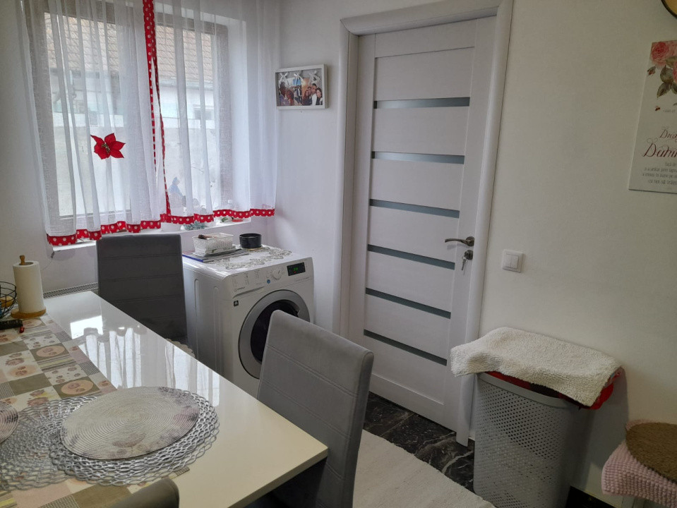 Casa renovata 2 camere de vanzare str. Campului Fagaras jud. Brasov