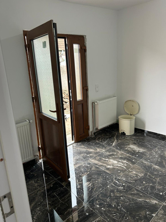 Casa renovata 2 camere de vanzare str. Campului Fagaras jud. Brasov