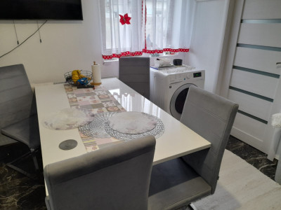 Casa renovata 2 camere de vanzare str. Campului Fagaras jud. Brasov