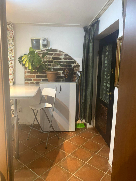 Inchirere studio cochet, zona Sisești, la vilă! 