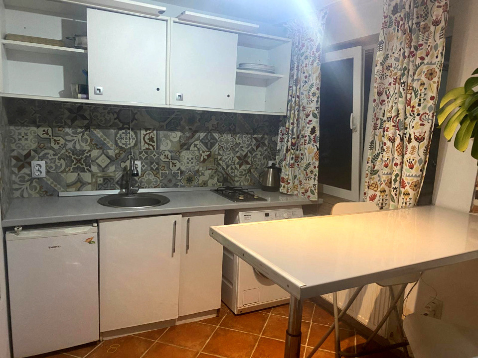 Inchirere studio cochet, zona Sisești, la vilă! 