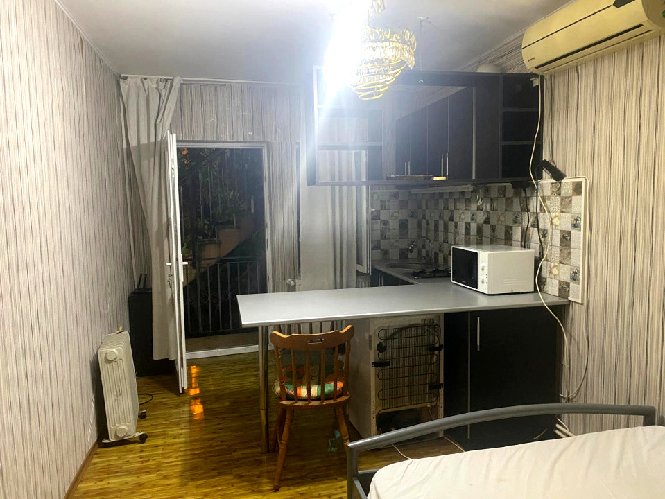 Inchirere studio cochet, zona Sisești, la vilă! 