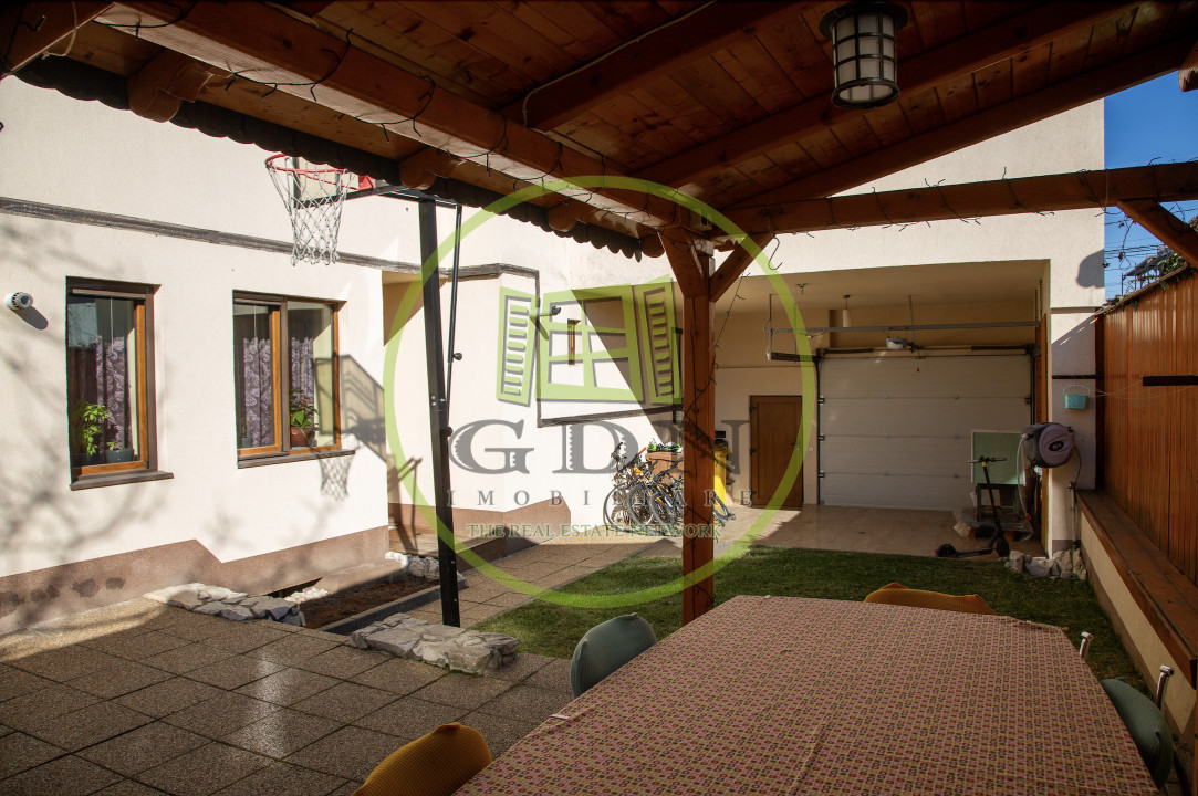 Casa zona centrala, 8 camere.