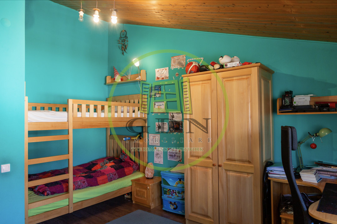 Casa zona centrala, 8 camere.