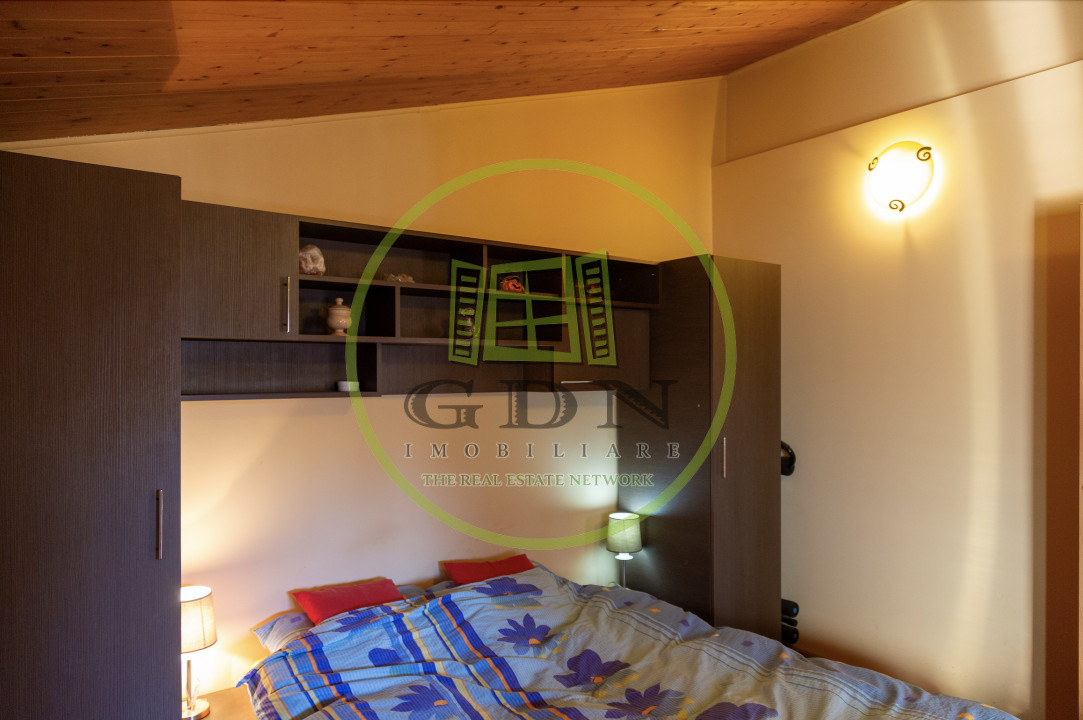 Casa zona centrala, 8 camere.