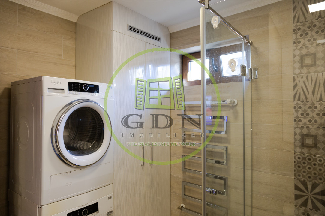 Casa zona centrala, 8 camere.