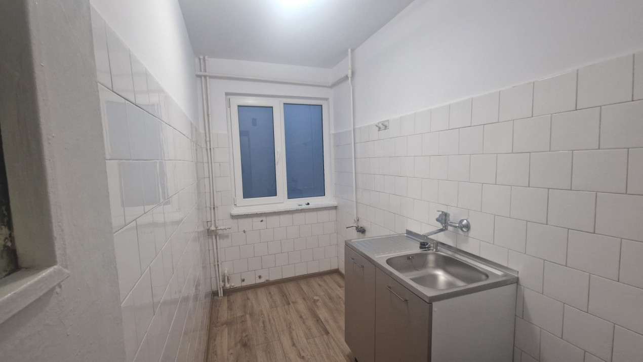 Apartament 2 camere, semidecomandat, 45mp, Craiovita Noua, zona Elena Farago