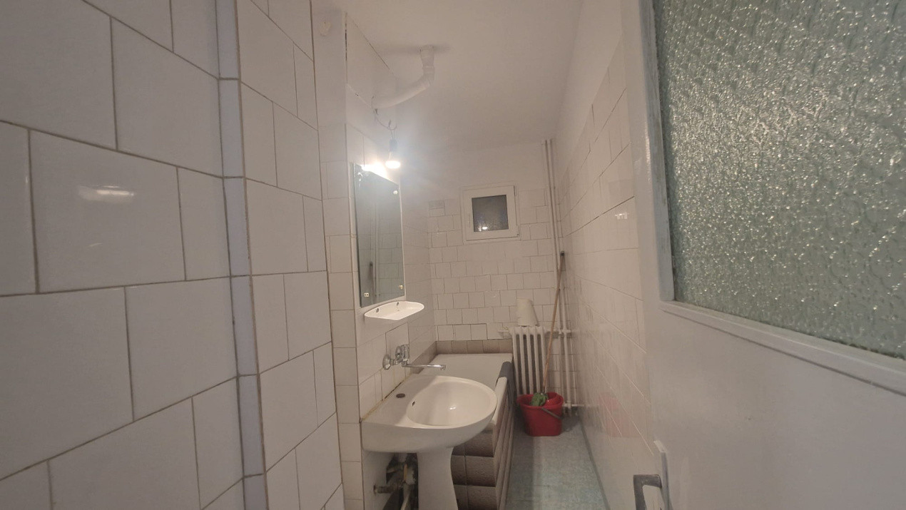 Apartament 2 camere, semidecomandat, 45mp, Craiovita Noua, zona Elena Farago
