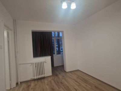Apartament 2 camere, semidecomandat, 45mp, Craiovita Noua, zona Elena Farago