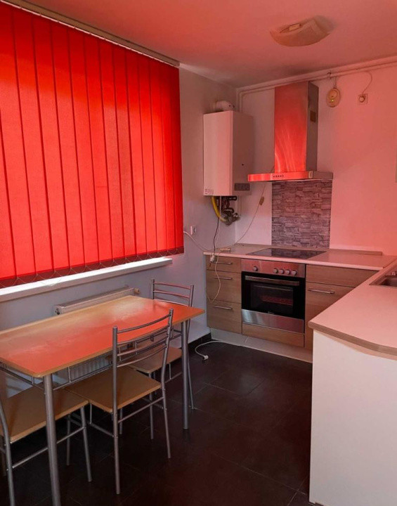 Garsonieră de închiriat – 40 mp utili, balcon 4 mp – zona Belvedere