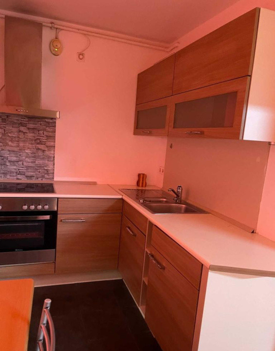 Garsonieră de închiriat – 40 mp utili, balcon 4 mp – zona Belvedere