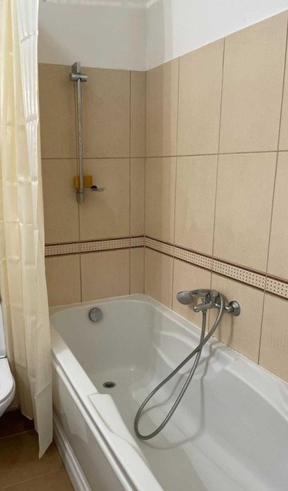 Garsonieră de închiriat – 40 mp utili, balcon 4 mp – zona Belvedere