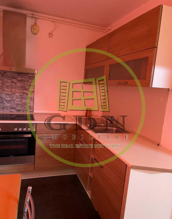 Garsonieră de închiriat – 40 mp utili, balcon 4 mp – zona Belvedere