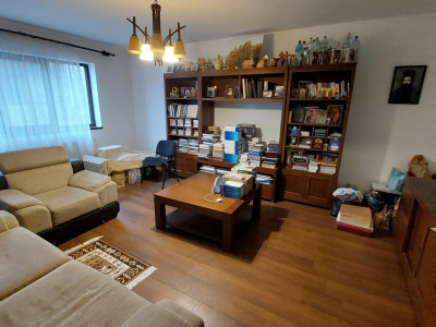 Apartament 3 camere, decomandat, 90 mp, Câmpia Islaz zona Agronomie