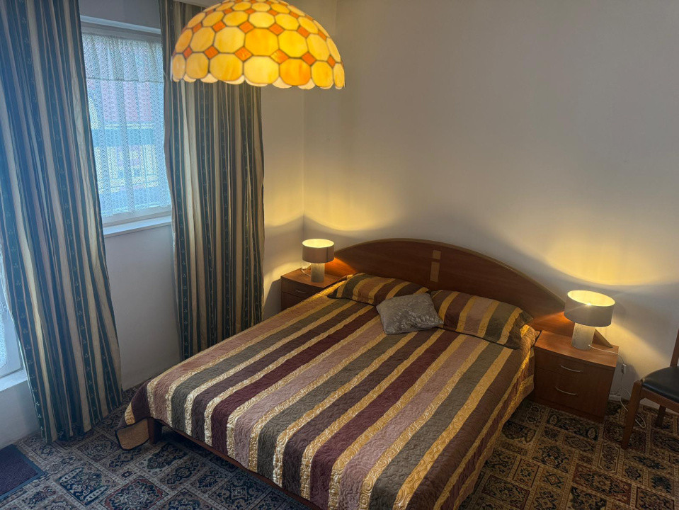 Apartament 5 camere-Scoala de Inot