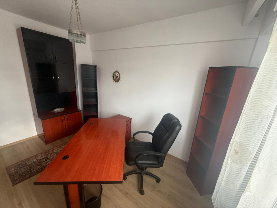 Apartament 5 camere-Scoala de Inot