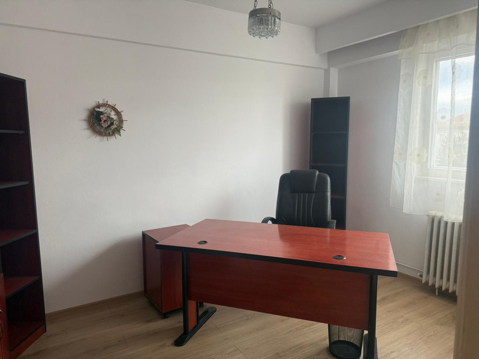 Apartament 5 camere-Scoala de Inot