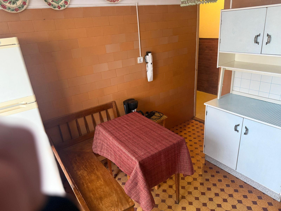 Apartament 5 camere-Scoala de Inot