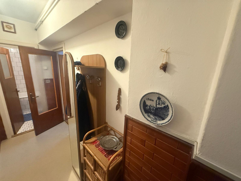 Apartament 5 camere-Scoala de Inot