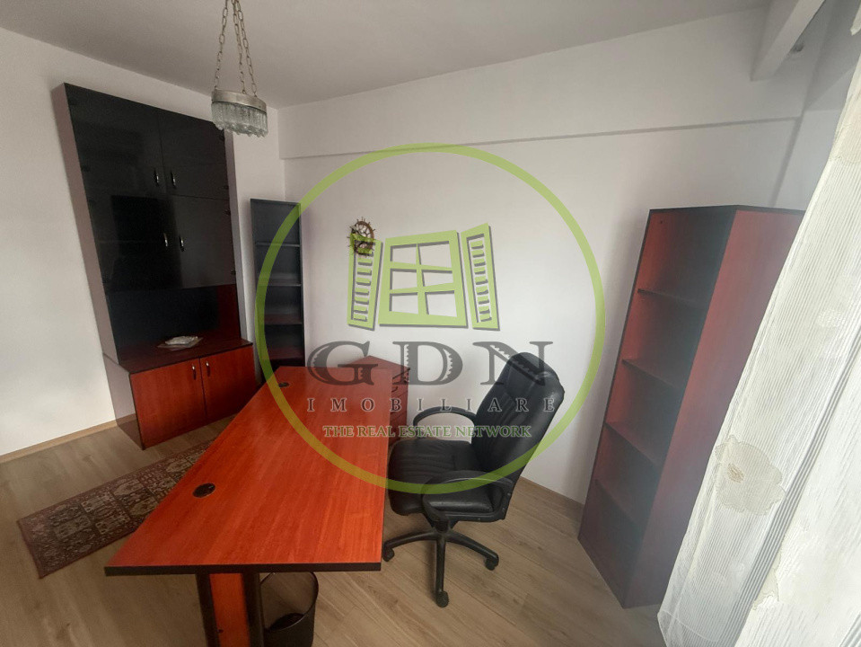 Apartament 5 camere,Scoala de Inot