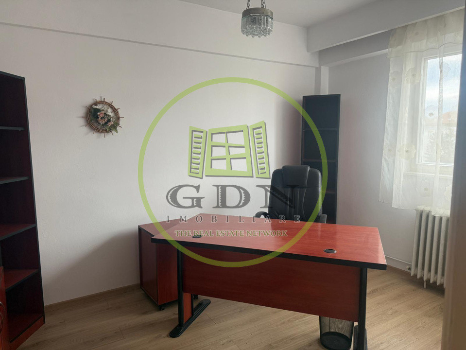 Apartament 5 camere,Scoala de Inot