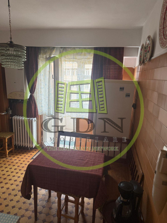 Apartament 5 camere,Scoala de Inot