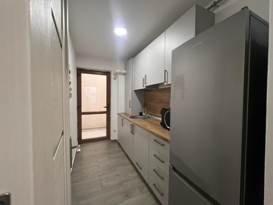 Garsoniera semidecomandata, 32,33 mp, Centru, zona Ramada