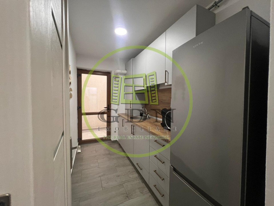 Garsoniera semidecomandata, 32,33 mp, Centru, zona Ramada