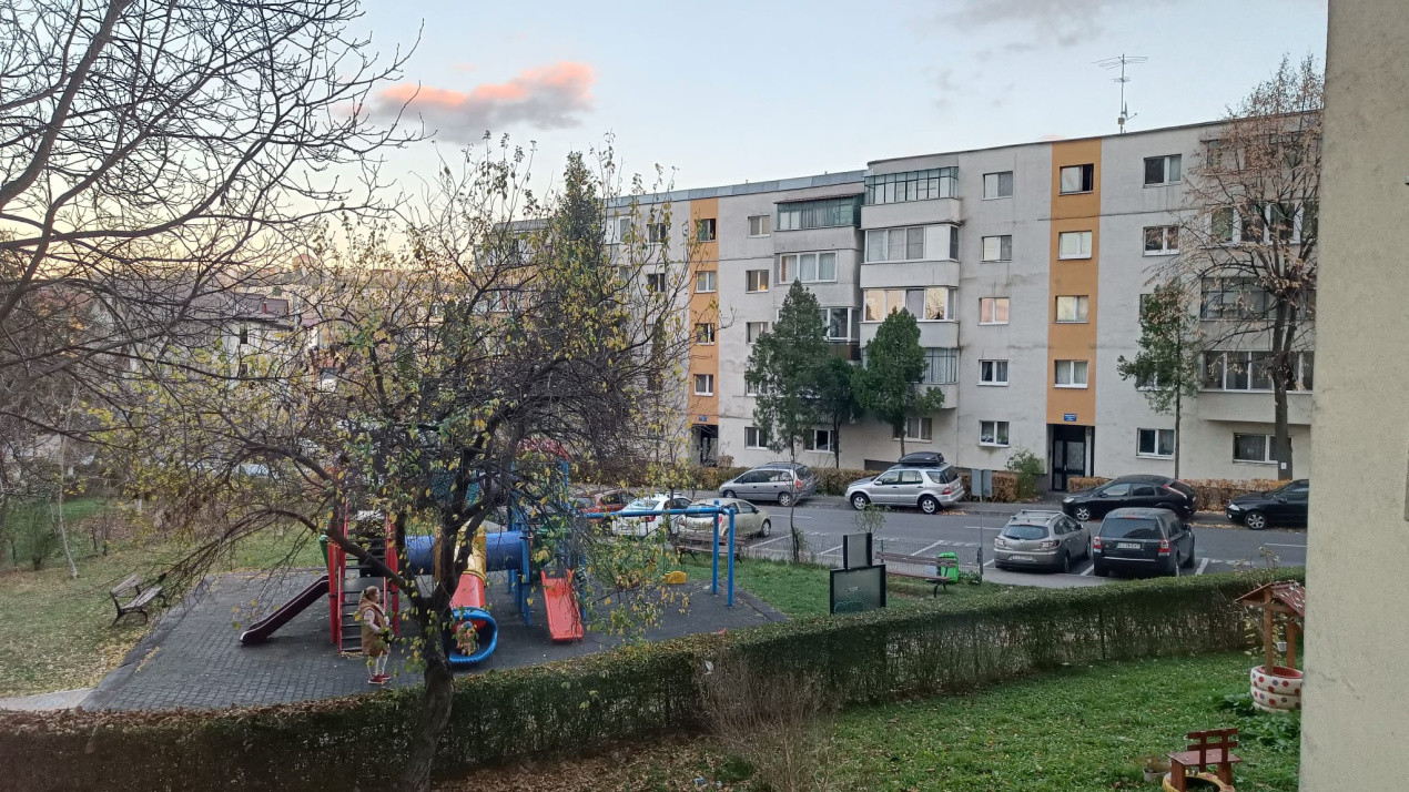 Închiriere apart cu 2 camere, etaj 1, Mănăștur, 400 Eur